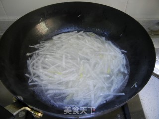 萝卜丝煮大虾的做法步骤：4