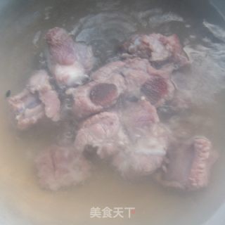 薏仁山药排骨汤的做法步骤：3