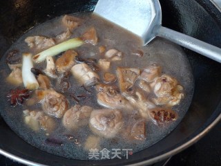 小鸡炖蘑菇---香喷喷好下饭的做法步骤：6