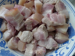 土豆红烧肉----就馋这一口的做法步骤：3