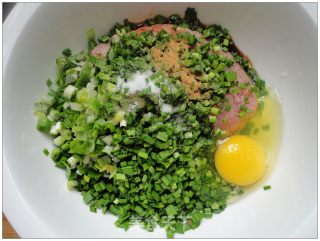 猪肉韭菜水饺的做法步骤：4