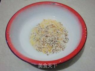 五谷毛豆粥的做法步骤：1