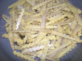 家庭自制土豆条——简单、营养美味小吃的做法步骤：1