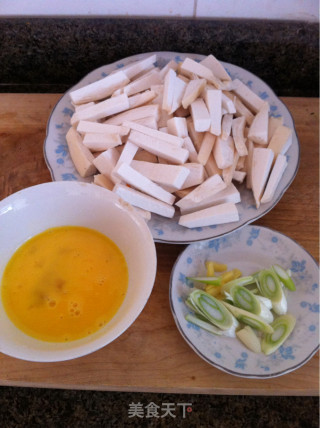 杏鲍菇炒鸡蛋的做法步骤：2