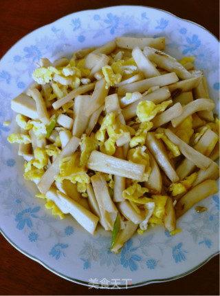杏鲍菇炒鸡蛋的做法步骤：8