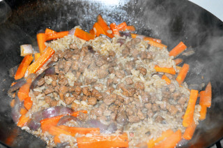 新疆传统美食——碎肉抓饭的做法步骤：10