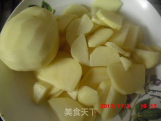 家常炒土豆片的做法步骤：1