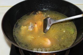 剩菜鲜虾面的做法步骤：7