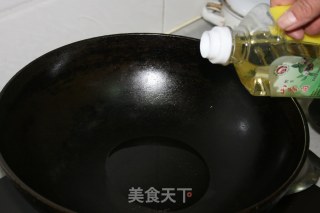 酸辣龙肠的做法步骤：2
