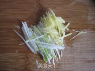 清蒸鲈鱼二的做法步骤：3