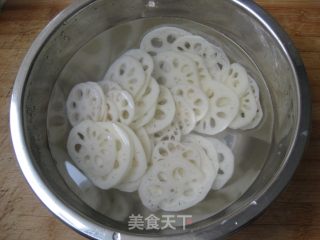 凉拌藕片的做法步骤：2