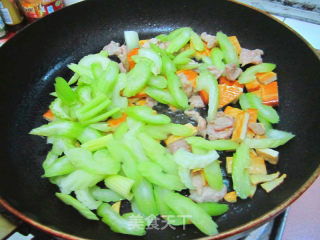 家常菜————芹菜香干炒肉的做法步骤：6