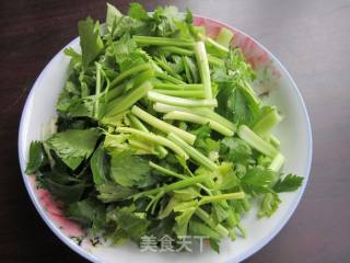 芹菜炒豆渣的做法步骤：2