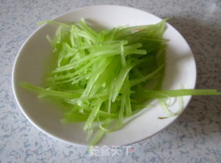 补脑 去火的豆豉桃仁拌三丝的做法步骤：5