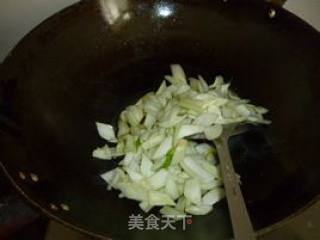 白菜杆子炒辣椒的做法步骤：3