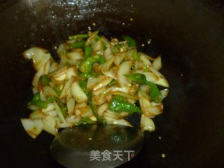 白菜杆子炒辣椒的做法步骤：8