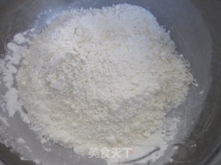 电饼铛苏打饼干的做法步骤：2