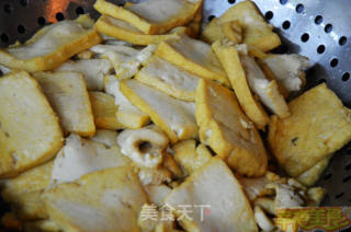 幸福美食：补钙最佳搭档虾皮烧豆腐的做法步骤：2