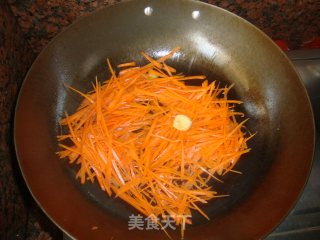 素食小炒——胡萝卜菜丝的做法步骤：4