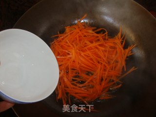 素食小炒——胡萝卜菜丝的做法步骤：5