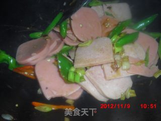 辣椒炒午餐肉的做法步骤：5