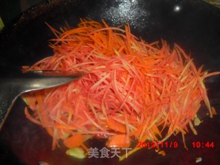 家常炒胡萝卜丝的做法步骤：4
