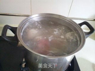 绿豆酿莲藕煲猪蹄汤的做法步骤：6