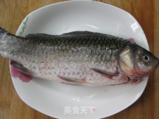 豆瓣鲫鱼的做法步骤：1