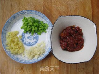 豆瓣鲫鱼的做法步骤：2