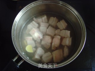 秘制红烧肉的做法步骤：1