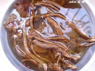 茶树菇烧肉的做法步骤：1