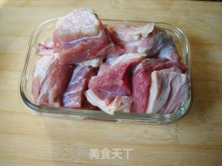 萝卜炖牛腩的做法步骤：1