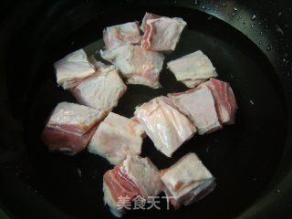 萝卜炖牛腩的做法步骤：2
