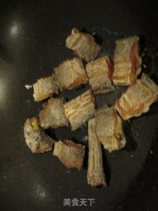 家常菜~豆豉焖带鱼的做法步骤：3