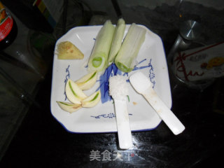 简易鸡腿炖蘑菇的做法步骤：3