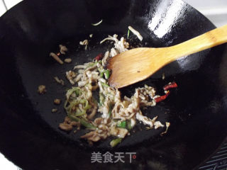 白菜肉丝杂粮饸饹面的做法步骤：7