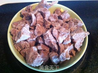高压锅红烩牛腩的做法步骤：2