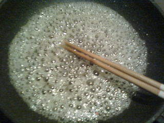 琥珀核桃----掌握熬糖要点轻松做健康零食的做法步骤：6