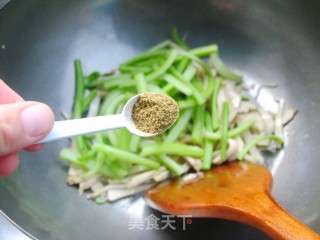 清爽好味道——清炒香芹豆干的做法步骤：8