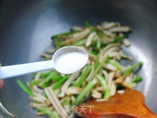 清爽好味道——清炒香芹豆干的做法步骤：10
