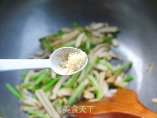 清爽好味道——清炒香芹豆干的做法步骤：11