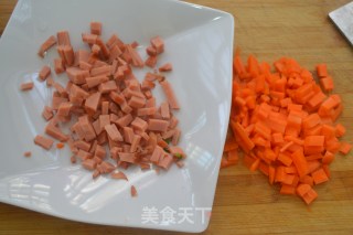 挑战你的牙口q劲儿十足【火腿麦仁炒饭】的做法步骤：2