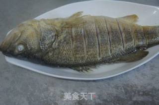 豆瓣酱烧鲈鱼的做法步骤：3