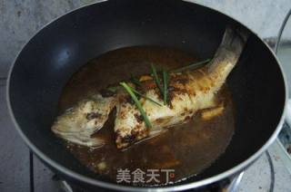 豆瓣酱烧鲈鱼的做法步骤：8