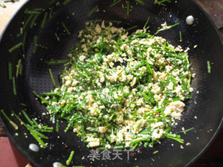 韭菜炒豆渣的做法步骤：8