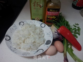 咖喱鸡蛋炒饭的做法步骤：1