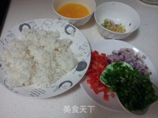 咖喱鸡蛋炒饭的做法步骤：2