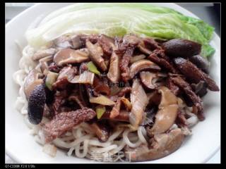 香菇肉丝捞面的做法步骤：12