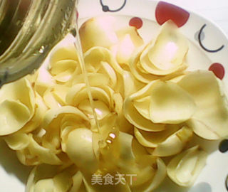 养颜甜品——蜜汁百合的做法步骤：4