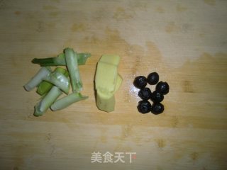 乌鸡汤的做法步骤：2